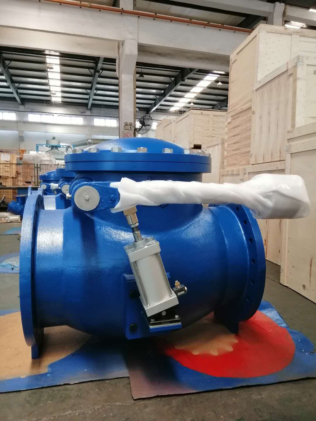 swing check valve na may counterweight at pneumatic actuator