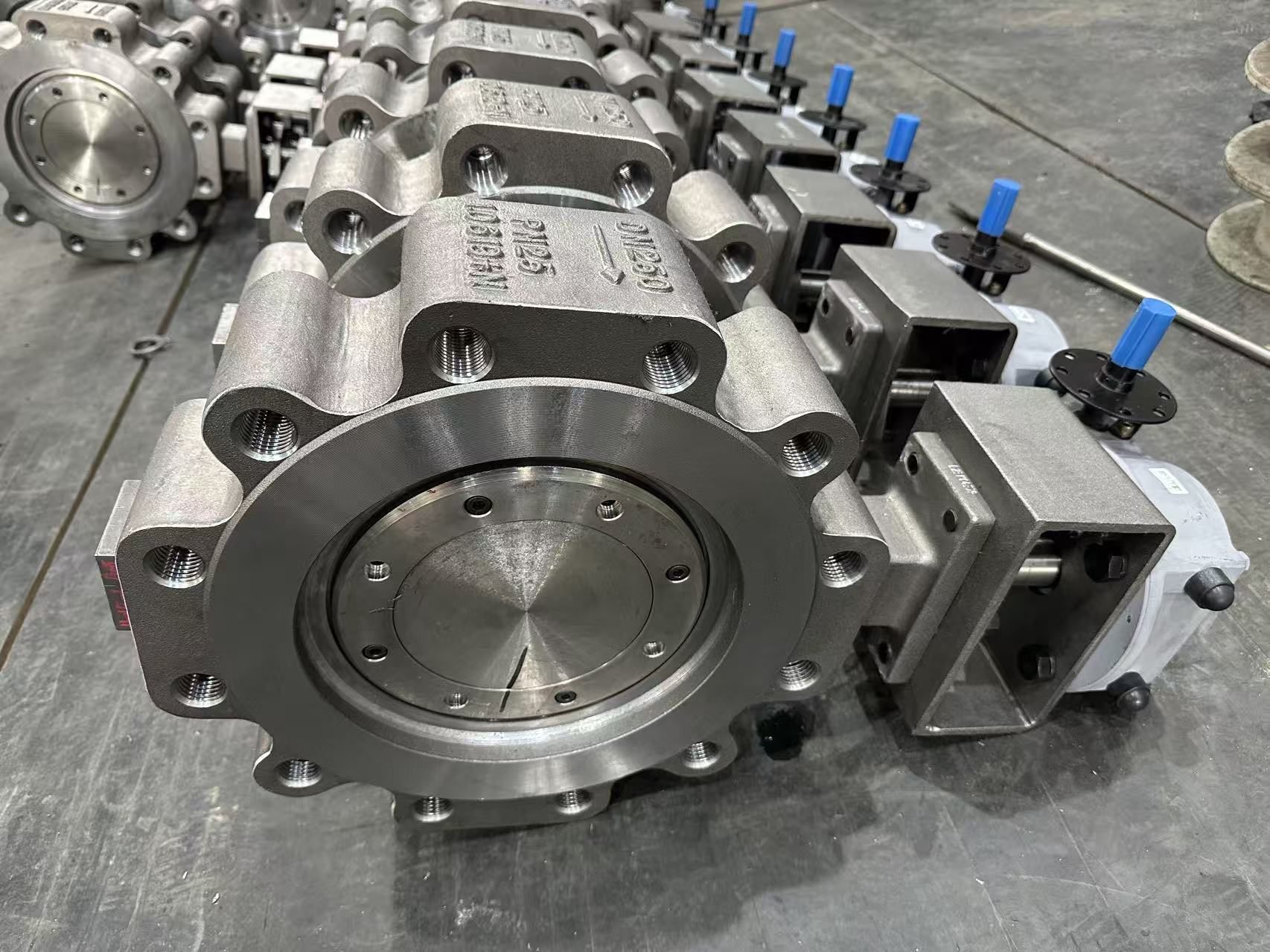 Triple eccentric butterfly valve lug type