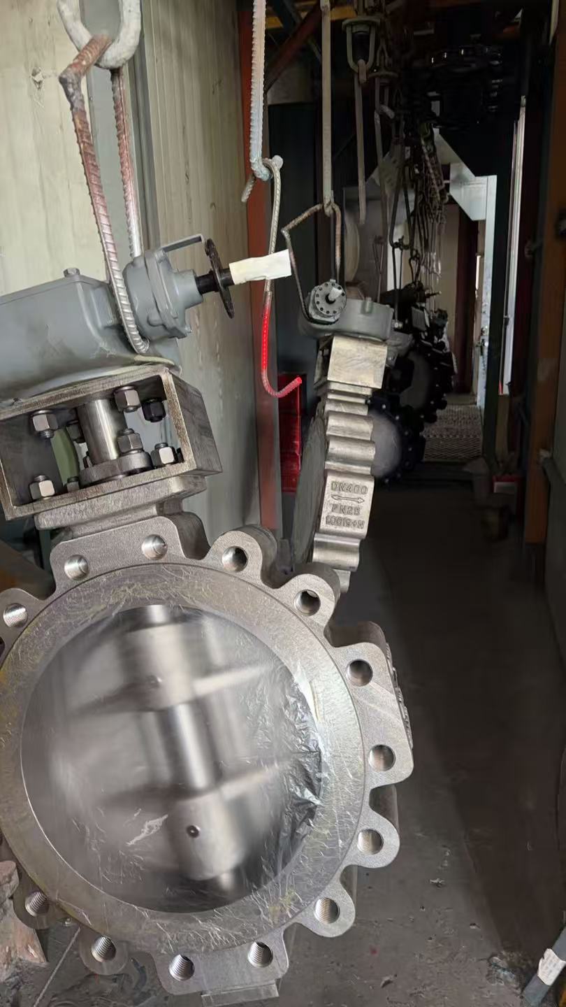 Triple offset metal seated butterfly valve DN250 PN25 lug type with pneumatic actuator CE-PED ATEX certified